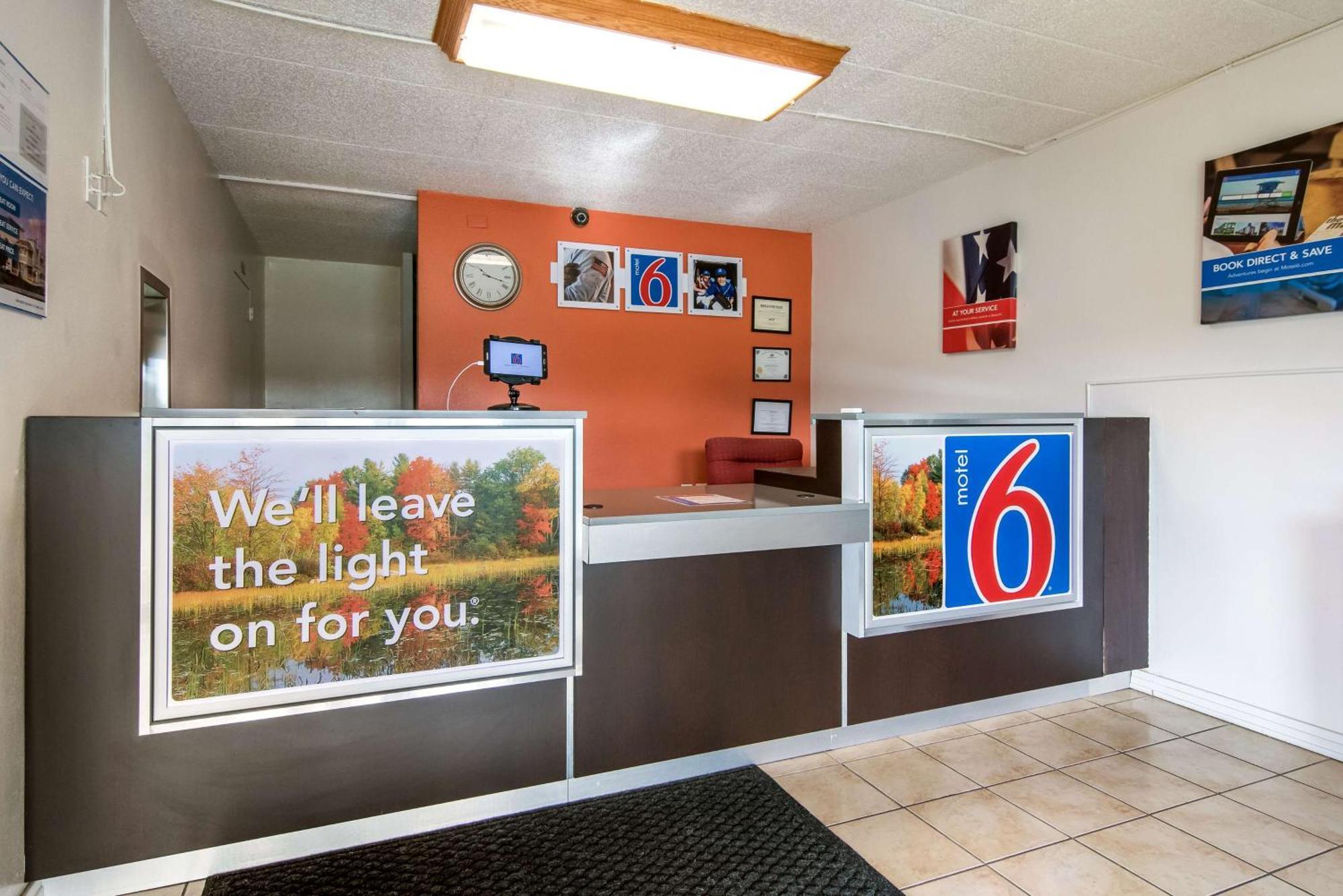 Motel 6-New Stanton, Pa Екстериор снимка