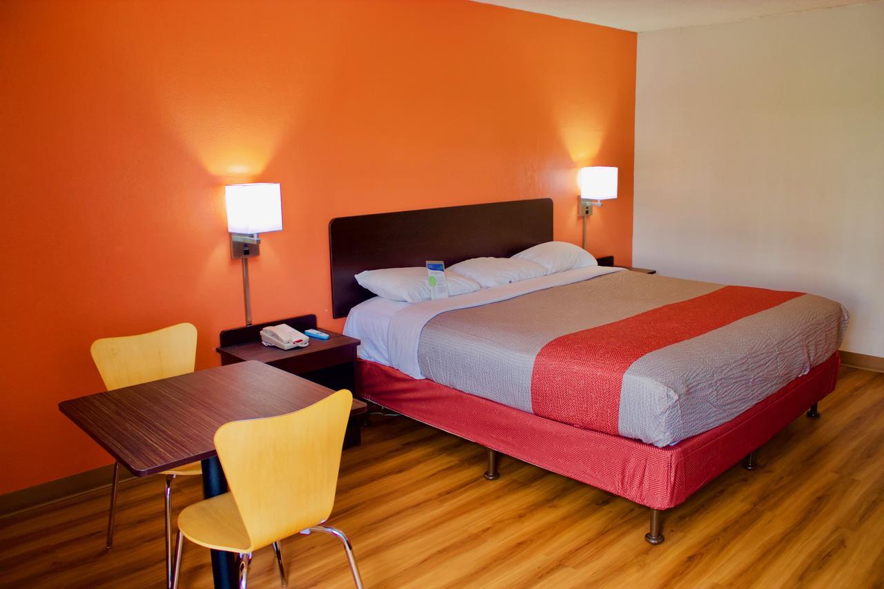 Motel 6-New Stanton, Pa Екстериор снимка
