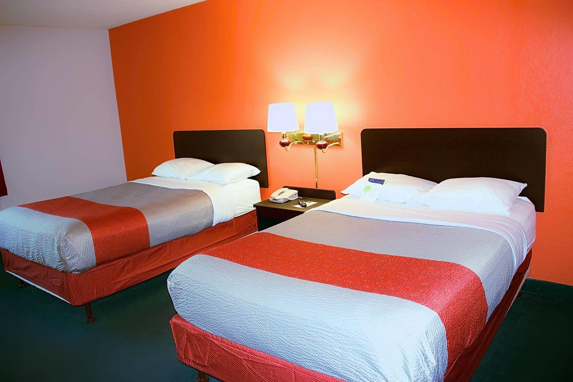 Motel 6-New Stanton, Pa Екстериор снимка