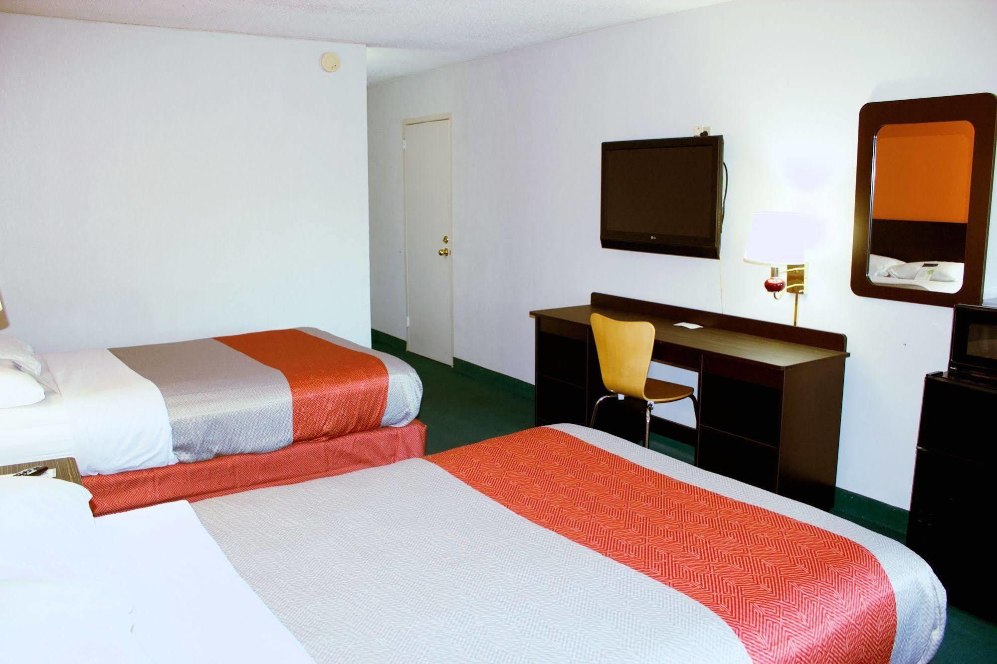Motel 6-New Stanton, Pa Екстериор снимка