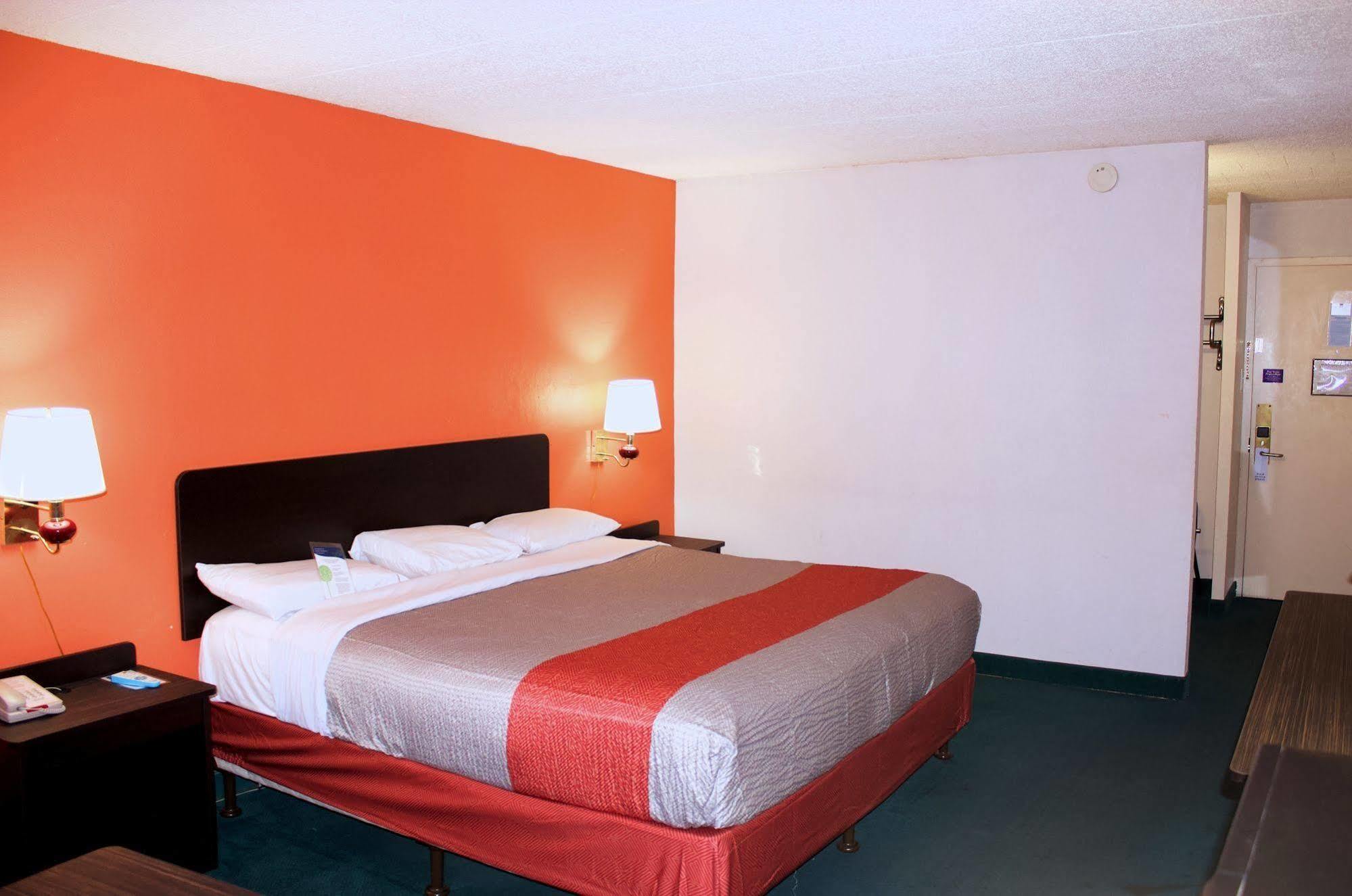 Motel 6-New Stanton, Pa Екстериор снимка