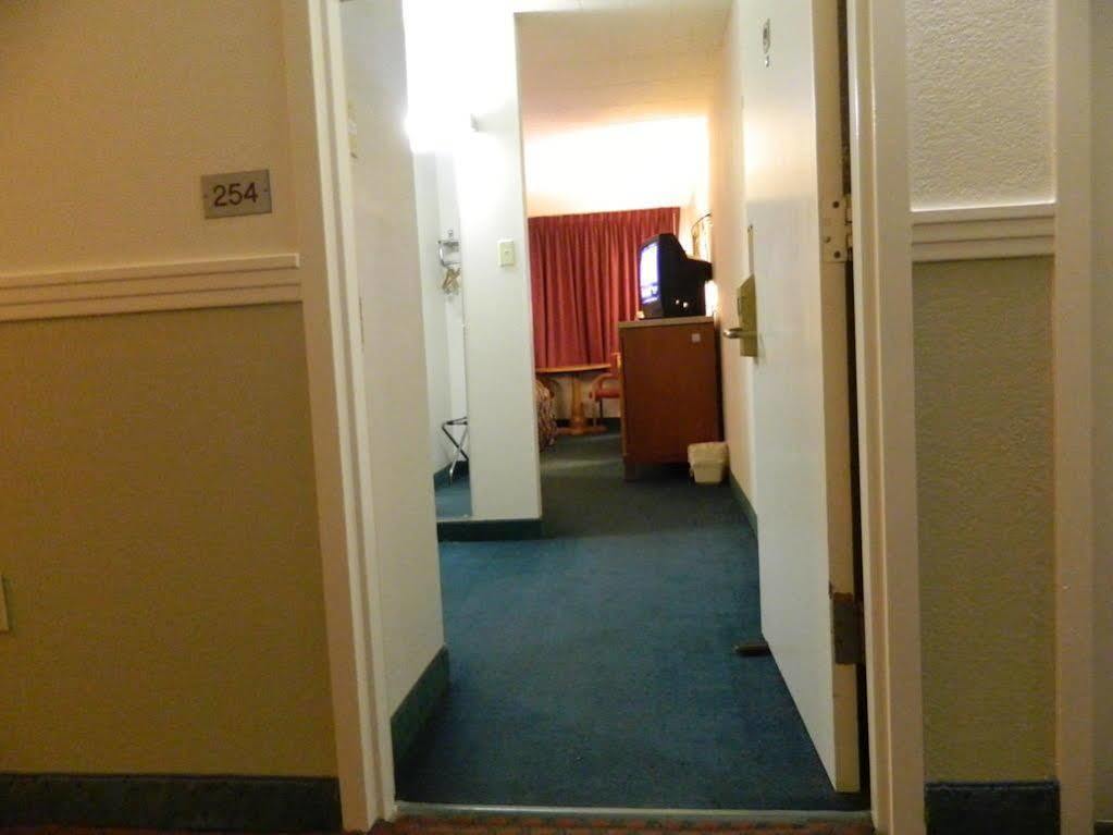 Motel 6-New Stanton, Pa Екстериор снимка