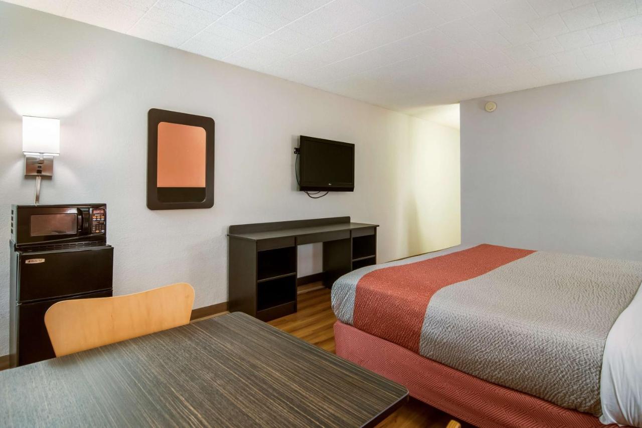 Motel 6-New Stanton, Pa Екстериор снимка
