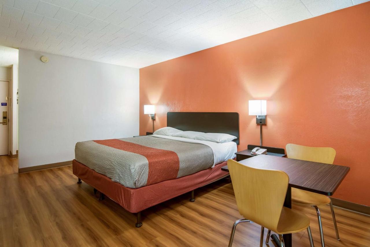 Motel 6-New Stanton, Pa Екстериор снимка